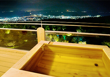 Guest room hinoki open-air bath