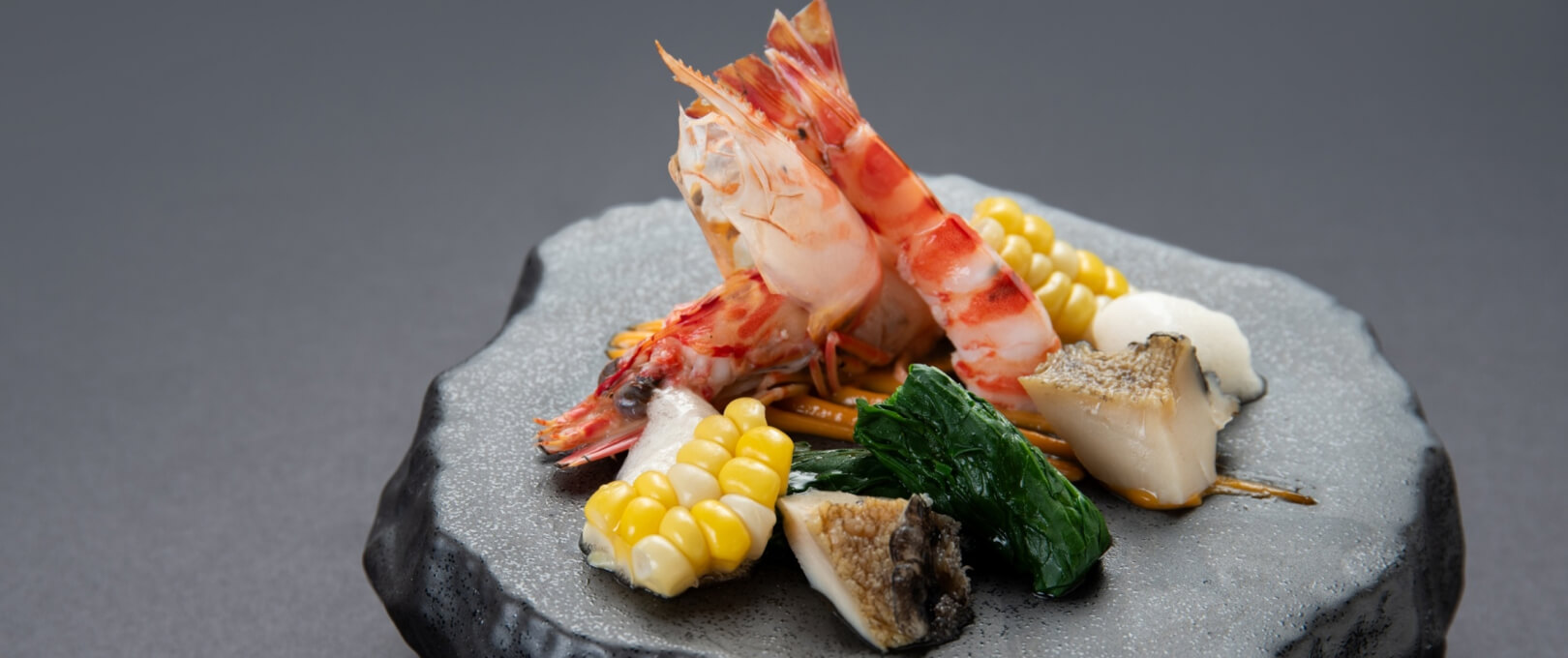 提供メニュー：海老と季節の野菜料理